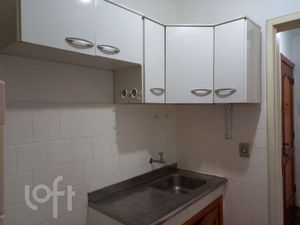 Image 4 - 896104