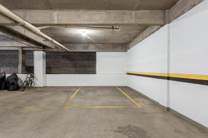 Image 22 - 896116