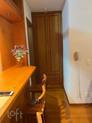 Image 8 - 896122