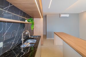 Image 15 - 896124