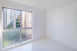 Image 16 - 896125