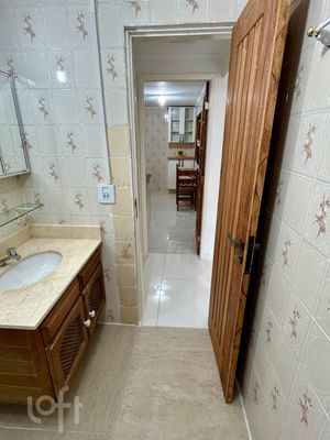 Image 16 - 896125