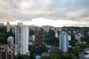 Image 16 - 896128