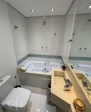 Image 13 - 896132