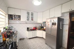 Image 4 - 896135