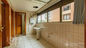 Image 17 - 896136