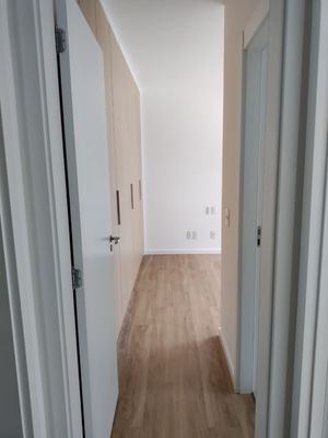 Image 21 - 896144