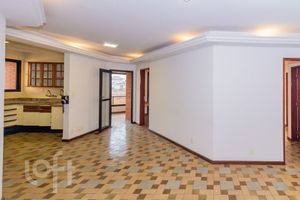 Image 44 - 896152