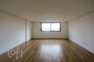 Image 4 - 896153