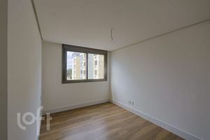 Image 22 - 896153
