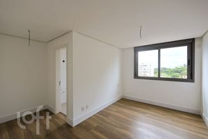 Image 33 - 896153