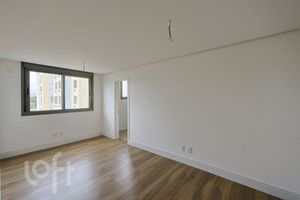 Image 16 - 896153