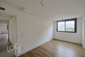 Image 30 - 896153