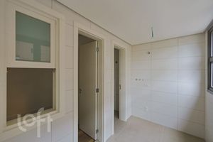 Image 31 - 896153