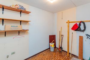 Image 35 - 896159