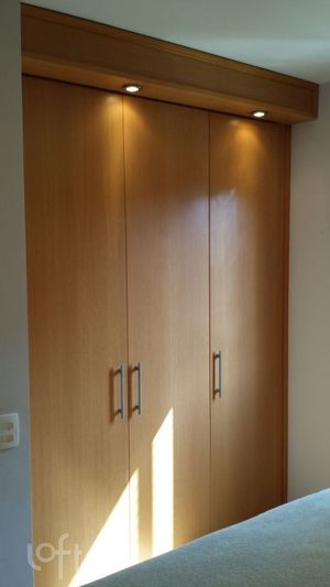 Image 7 - 896200