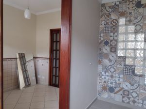 Image 21 - 896203