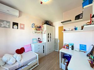 Image 19 - 896204