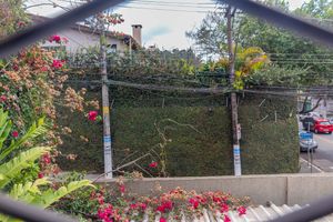 Image 13 - 896205