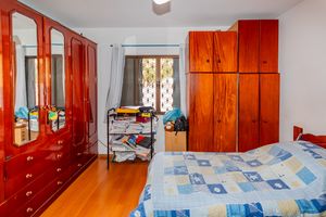 Image 33 - 896205