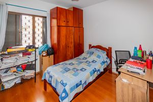 Image 34 - 896205