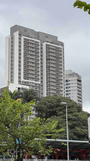 Image 10 - 896207
