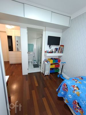 Image 17 - 896209