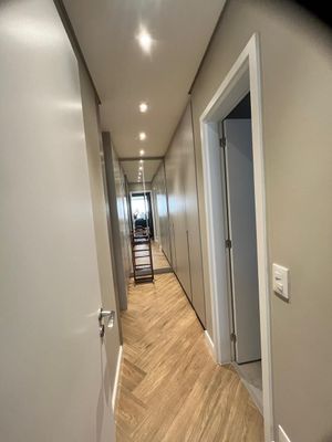 Image 19 - 896218