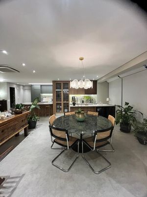 Image 12 - 896218