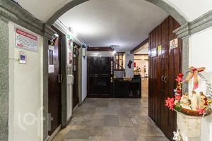Image 18 - 896219