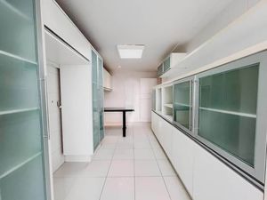 Image 7 - 896223