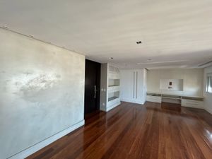 Image 4 - 896228