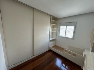 Image 9 - 896228