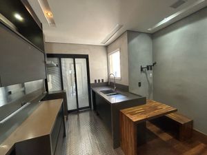 Image 11 - 896228