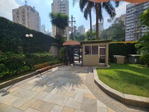 Image 5 - 896231