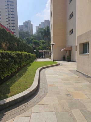 Image 14 - 896231