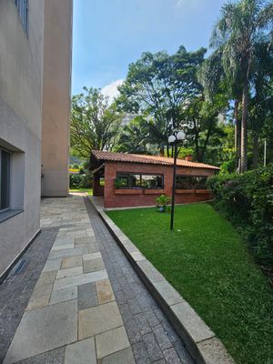 Image 18 - 896231