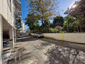 Image 25 - 896232