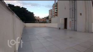 Image 17 - 896232