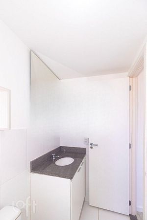 Image 8 - 896233