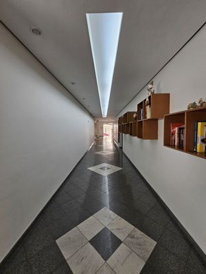 Image 12 - 896267
