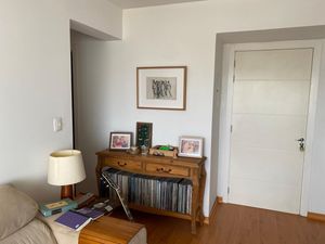 Image 11 - 896272