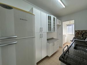 Image 12 - 896273