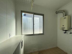 Image 13 - 896273