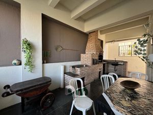 Image 18 - 896273
