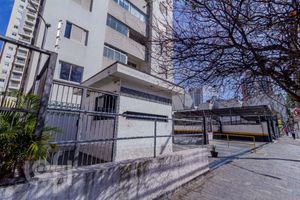 Image 32 - 896275