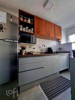 Image 2 - 896275