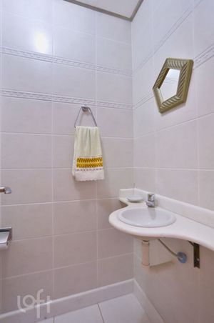 Image 9 - 896278