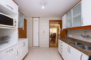 Image 28 - 896278