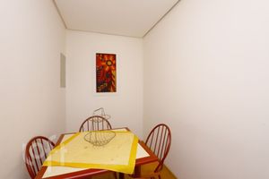 Image 32 - 896278